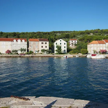 Maslina 2 * Zlarin
